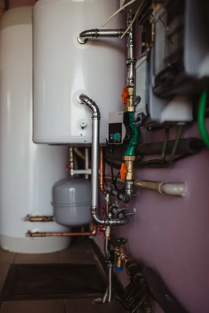 Système de chauffage air-eau intégré à une installation HVAC professionnelle